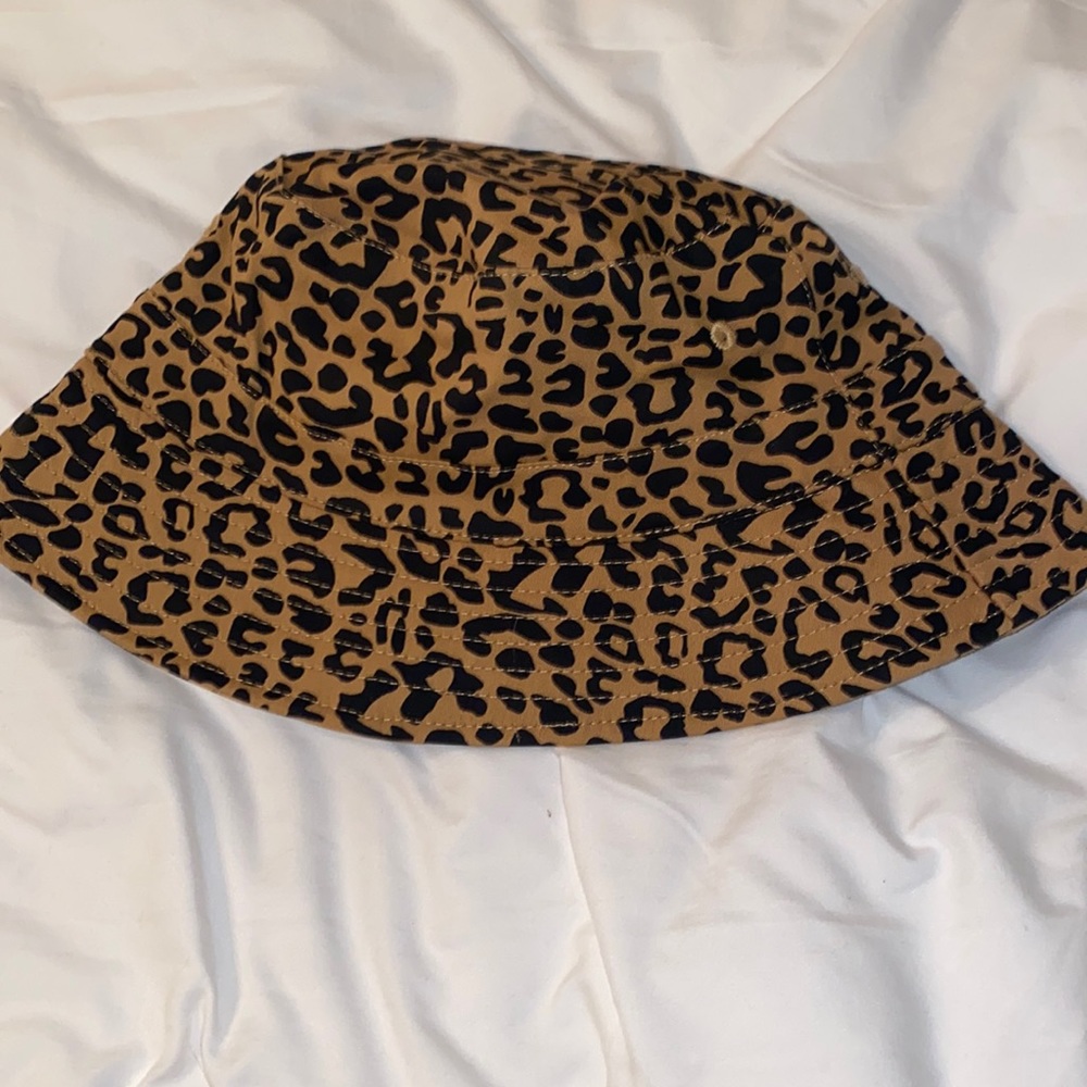 Leopard print bucket hat, brand target
